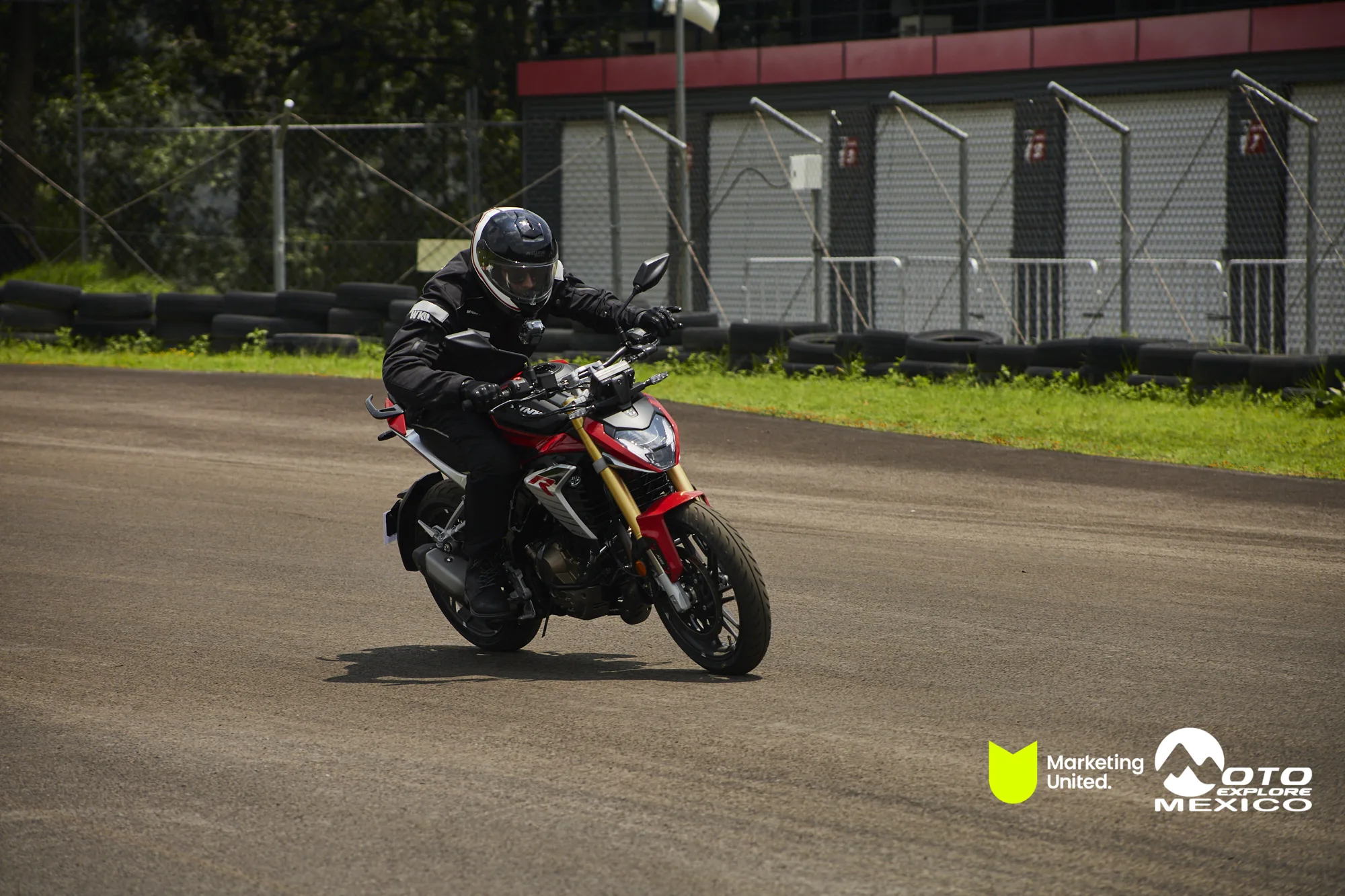 HUNK TRACKDAY 402